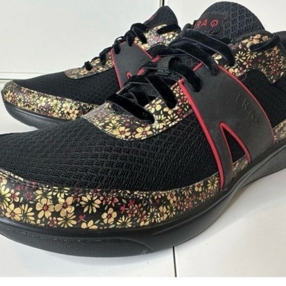 7-1/2 Alegria Sneakers with floral Design - Picture 4 of 12